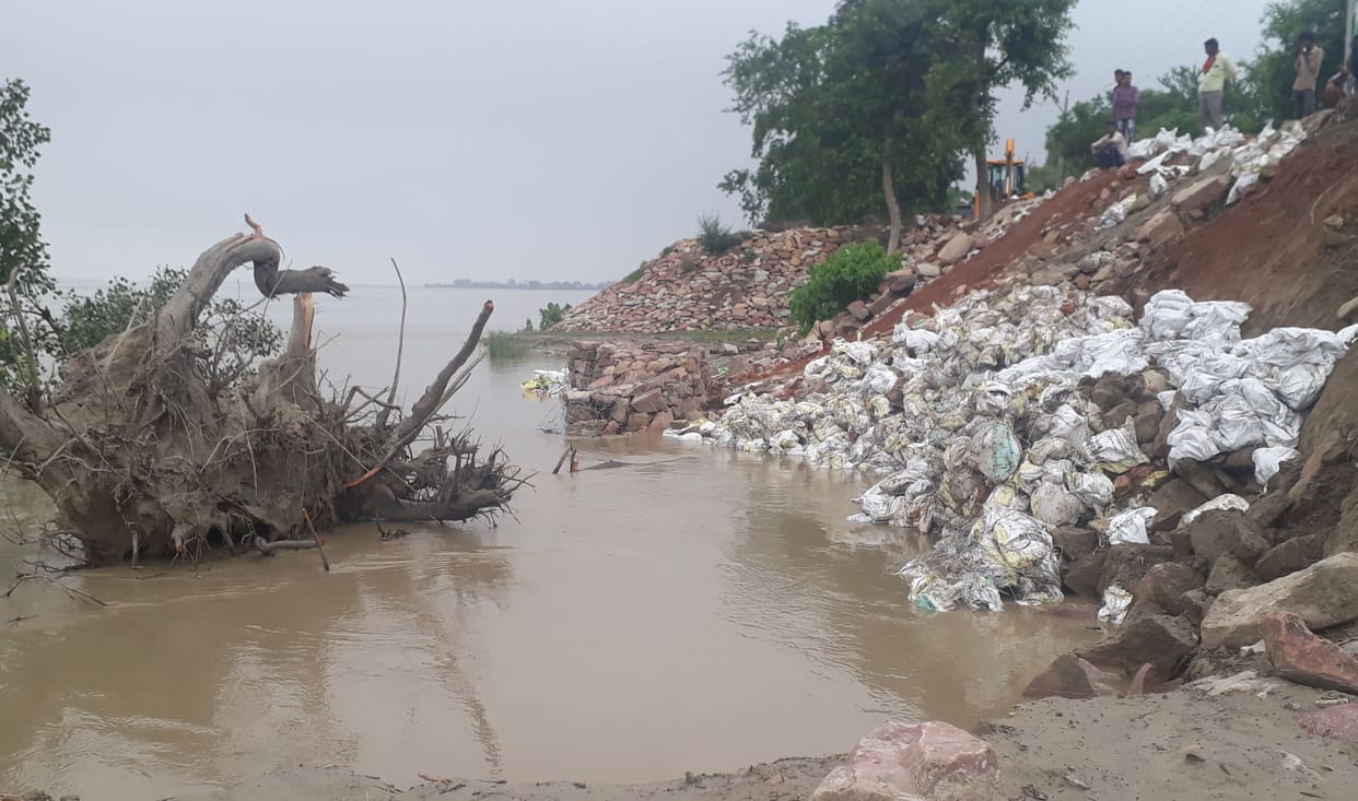 The hill drains on the rise, Rapti showed the form of rage