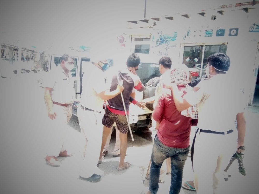 the police laid siege and nabbed the miscreants