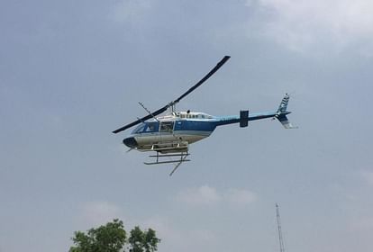 केंद्रीय मंत्री नरेंद्र तोमर ने हेलीकॉप्टर को दिखाई हरी झंडी