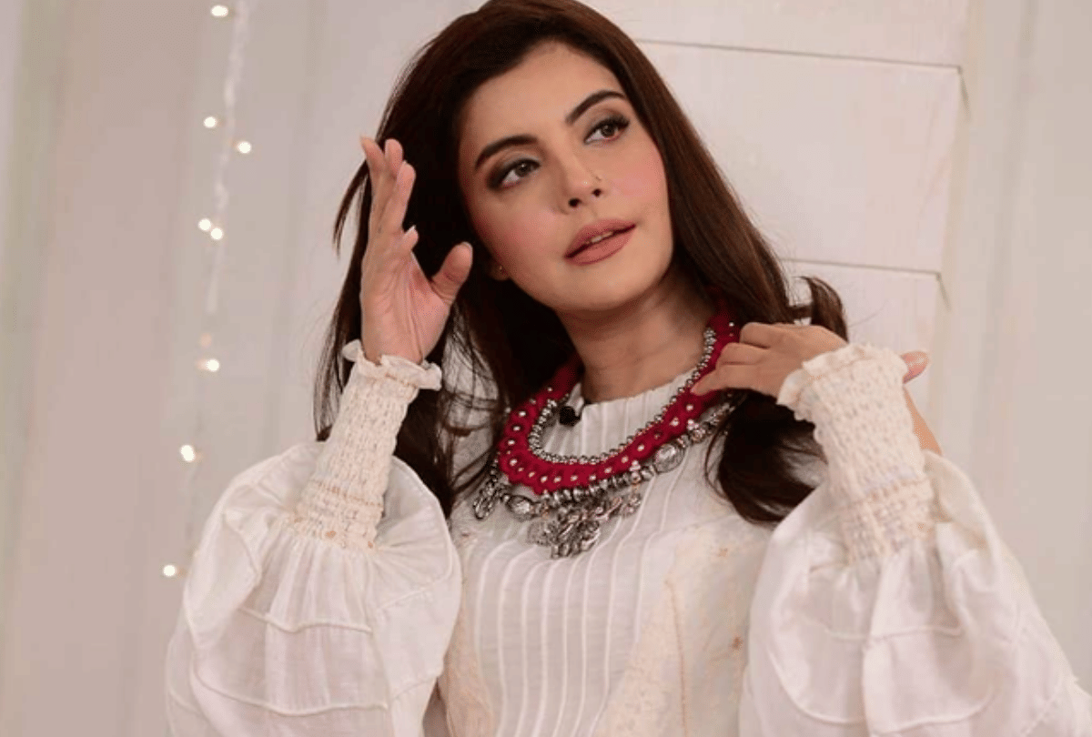pakistan tv host nida yasir cries after got hate messages for being corona positive