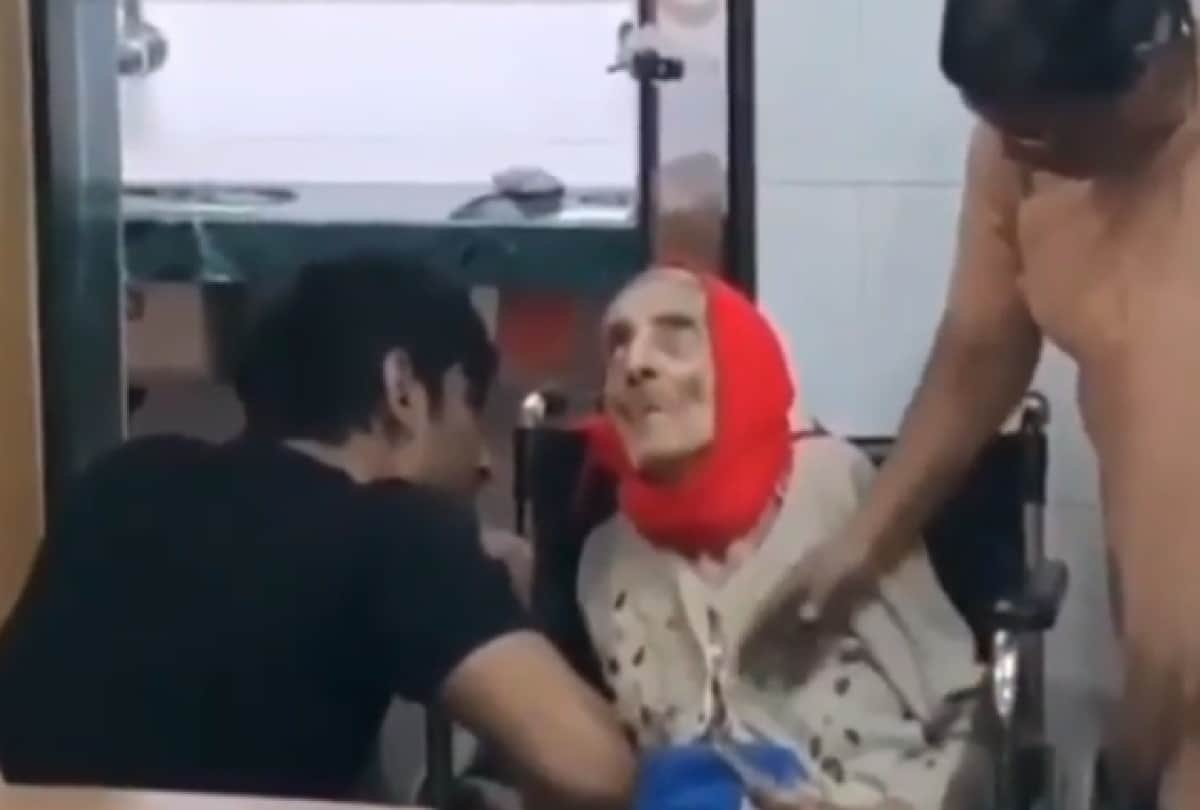 Sushant Singh Rajput visiting an old age home throwback video