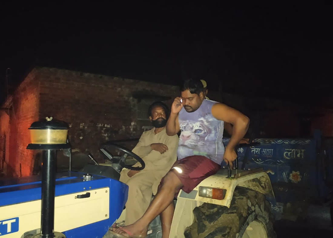 tractor-trolly sieze in campain