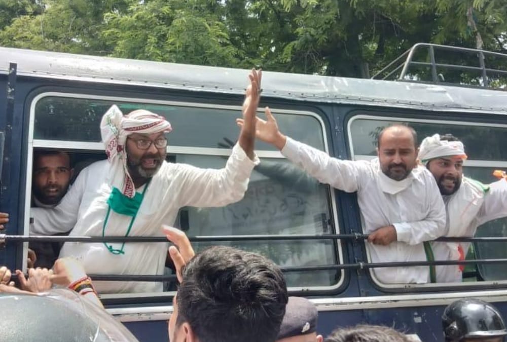 Congress leaders arrested for protesting against Shahnawaz Alam's arrest.