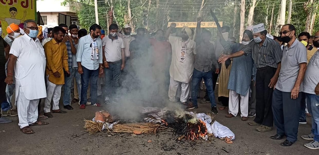 PM and Sukhbir Badal's effigy burnt
