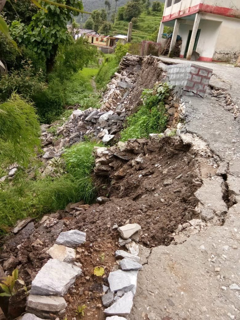 Two houses destroyed due to rain, two houses in danger