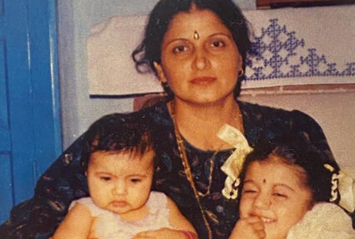 Taapsee Pannu shares childhood photo with mother and sister shagun pannu