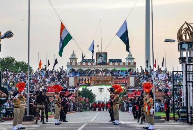 143 employees of Pakistani embassy reach Attari-Wagah border to return home