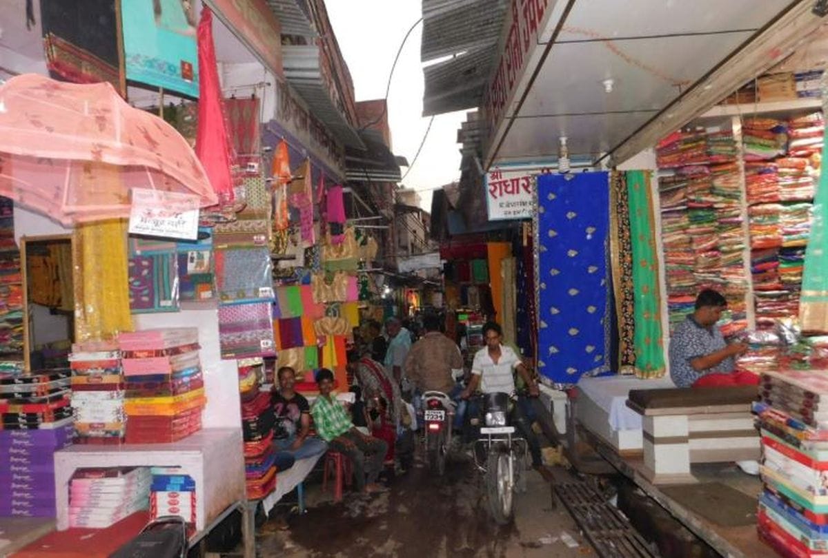 agra news: only fifty percent business in a month of unlock first phase
