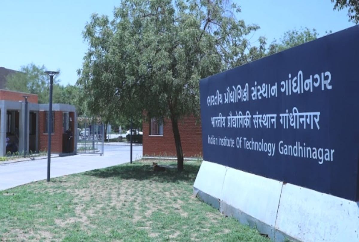 IIT gandhinagar indore kharagpur giving fellowship to graduate postgraduate phd students