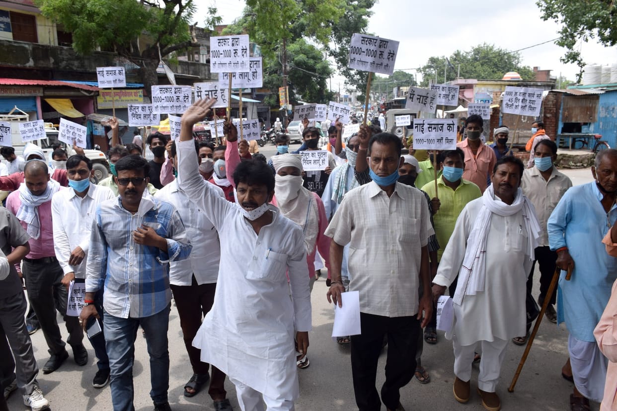 Barber society protested and demanded that the salon be opened three days a week.
