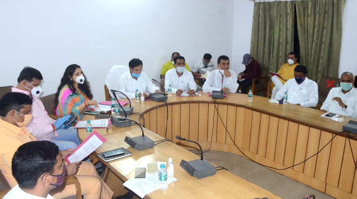 15 minute meeting, resolution of more than three crore passed