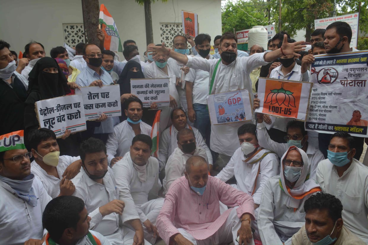 congress protest against price hike on petrol and deisel
