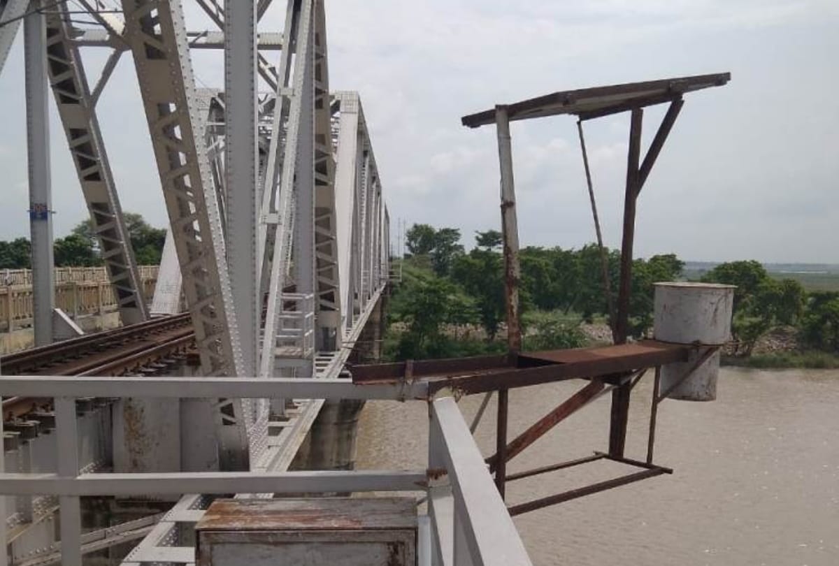 Accurate water level of river informed water level monitoring system