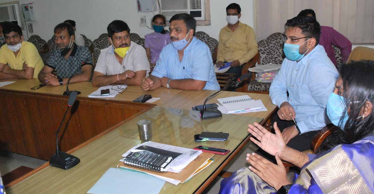Meeting with entrepreneurs regarding power problem