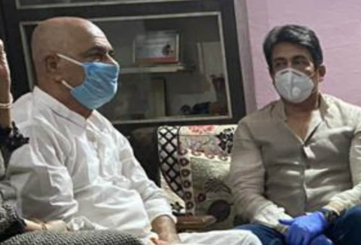 Sushant Singh Rajput death Shekhar Suman met actor father and Demanding CBI Probe