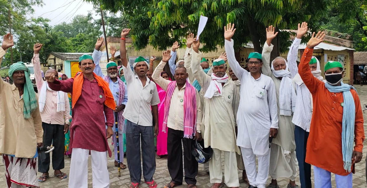 agitated against price rise, memorandom to sdm