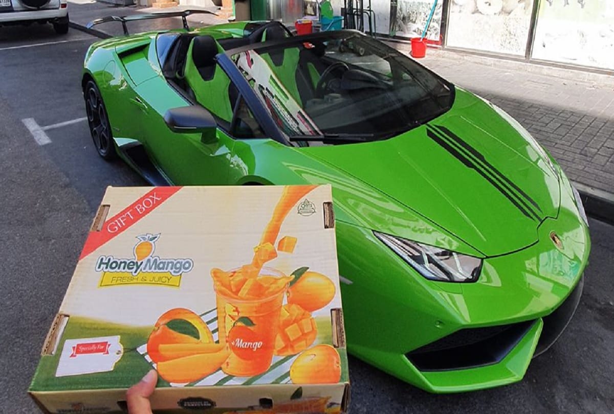 Viral Video Dubai Supermarket Home Delivers Mangoes In Lamborghini car