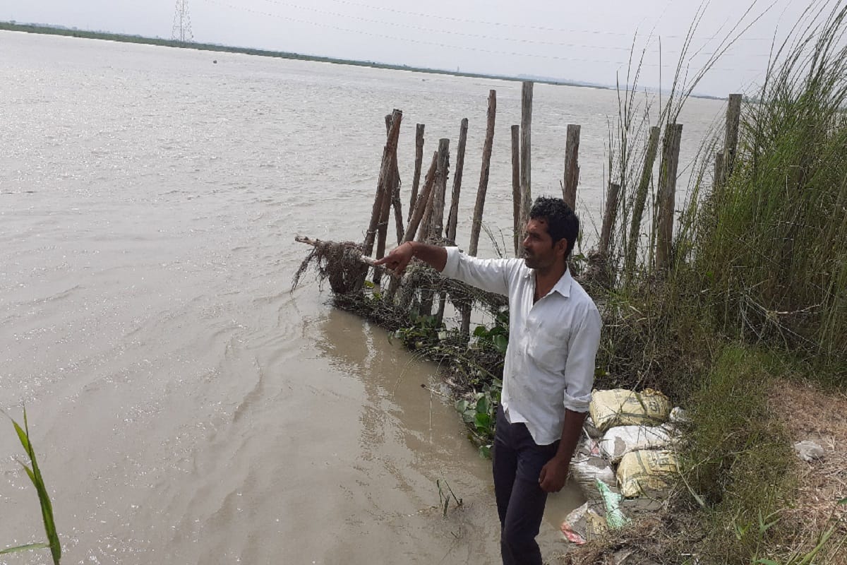 Meerut News: the soil cutting start due to increse of water lavel of ganga, farmes warred
