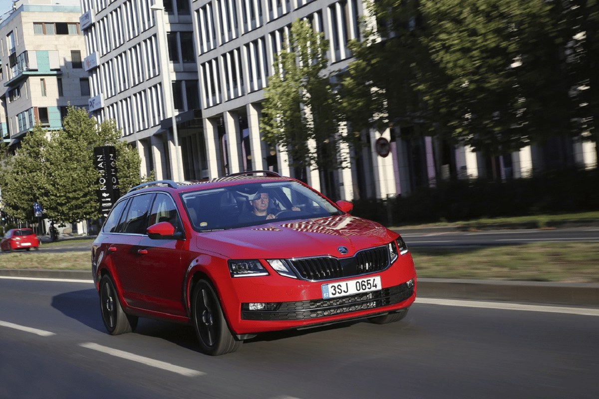 2021 skoda octavia launch date in india delayed due to  Covid-19 crisis skoda octavia 2021 specs skoda octavia 2021 price in india