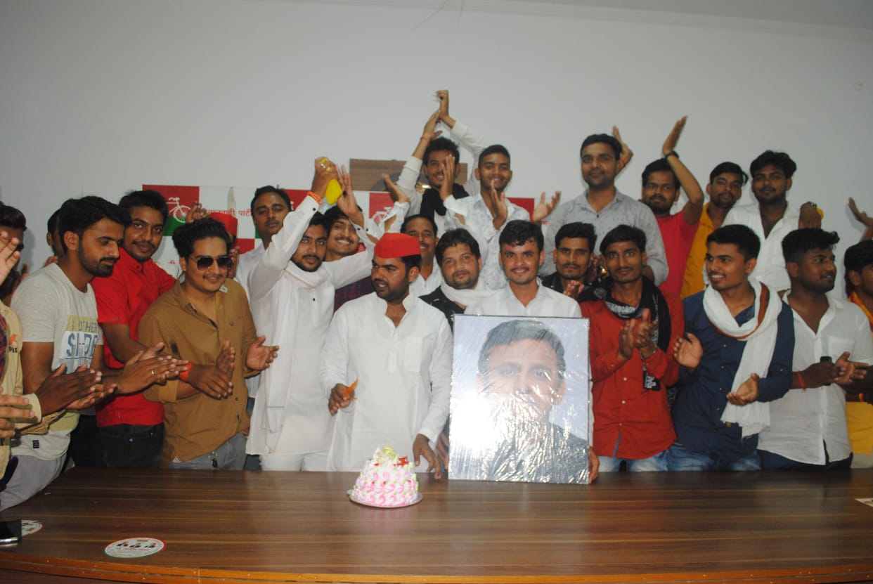 Sapay begins electoral journey on Akhilesh's birthday