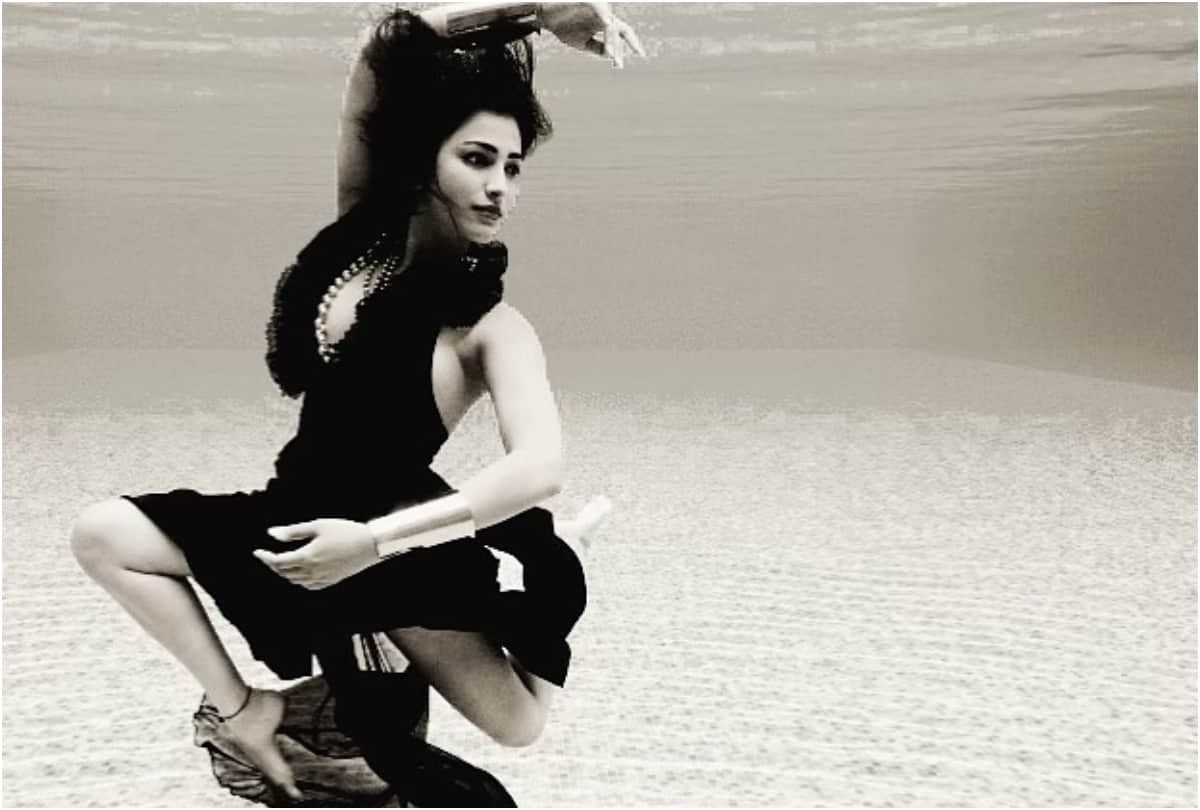 shruti hassan mesmerizing underwater photoshoot goes viral see photos