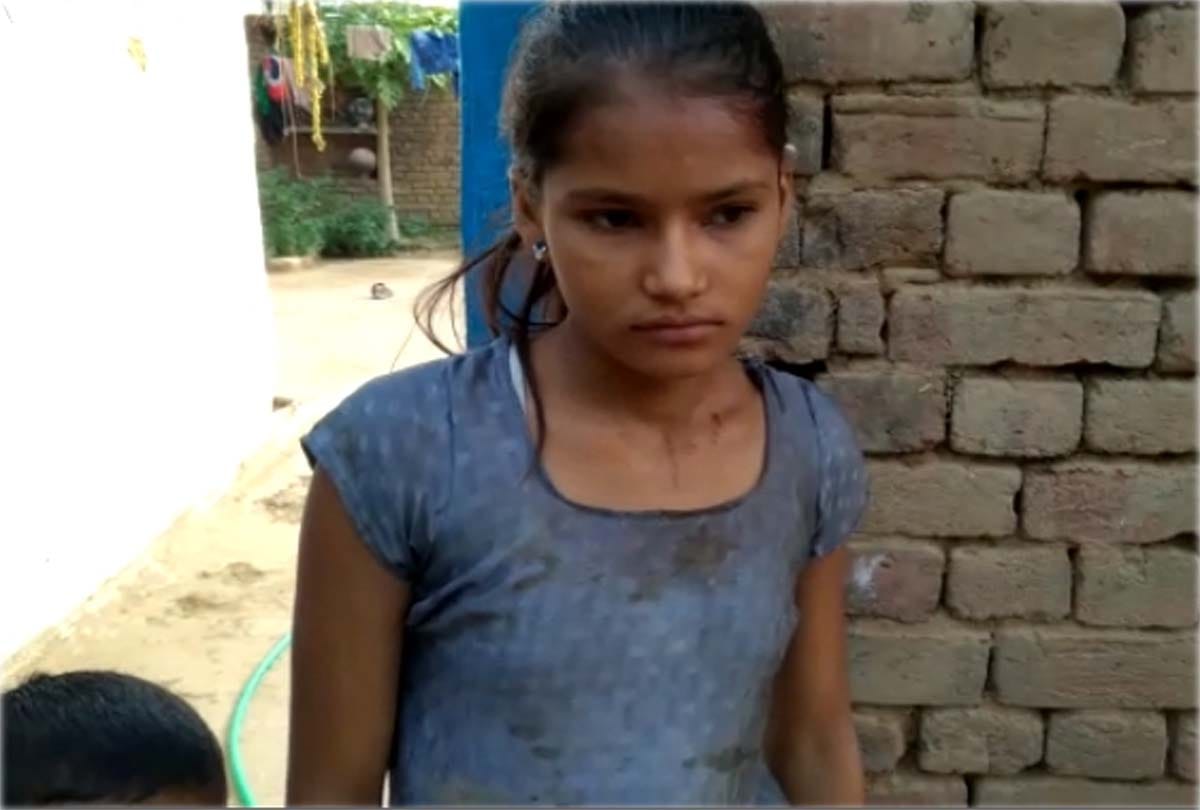 A man Trying to burn the whole family alive in jalaun