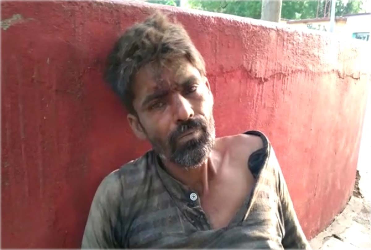 A man Trying to burn the whole family alive in jalaun