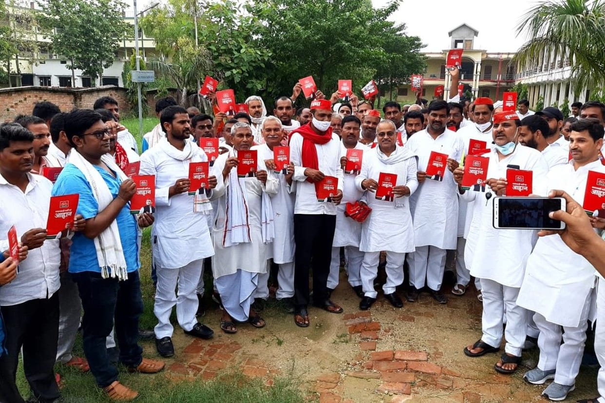 Birthday celebrated of MP Akhilesh Yadav by donating blood