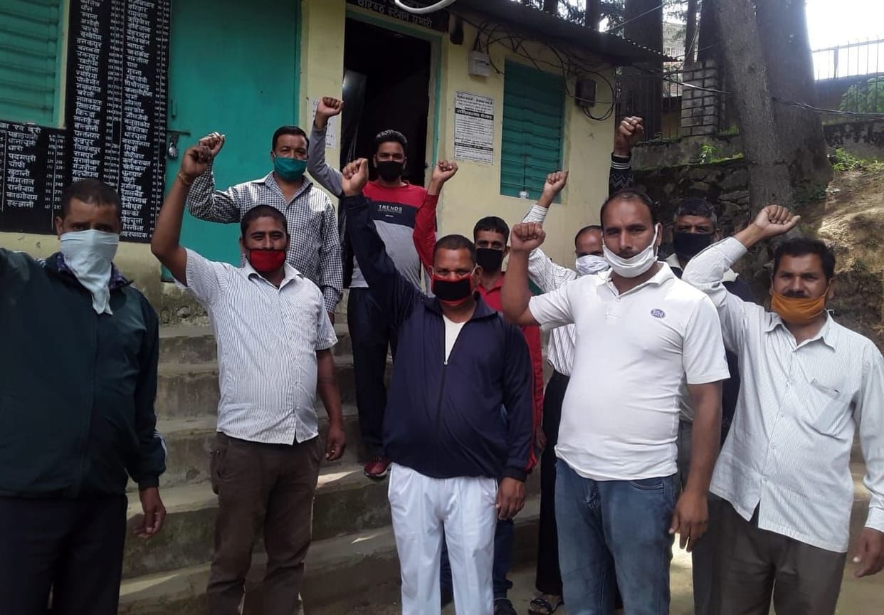 Slogans against contract management by contract drivers