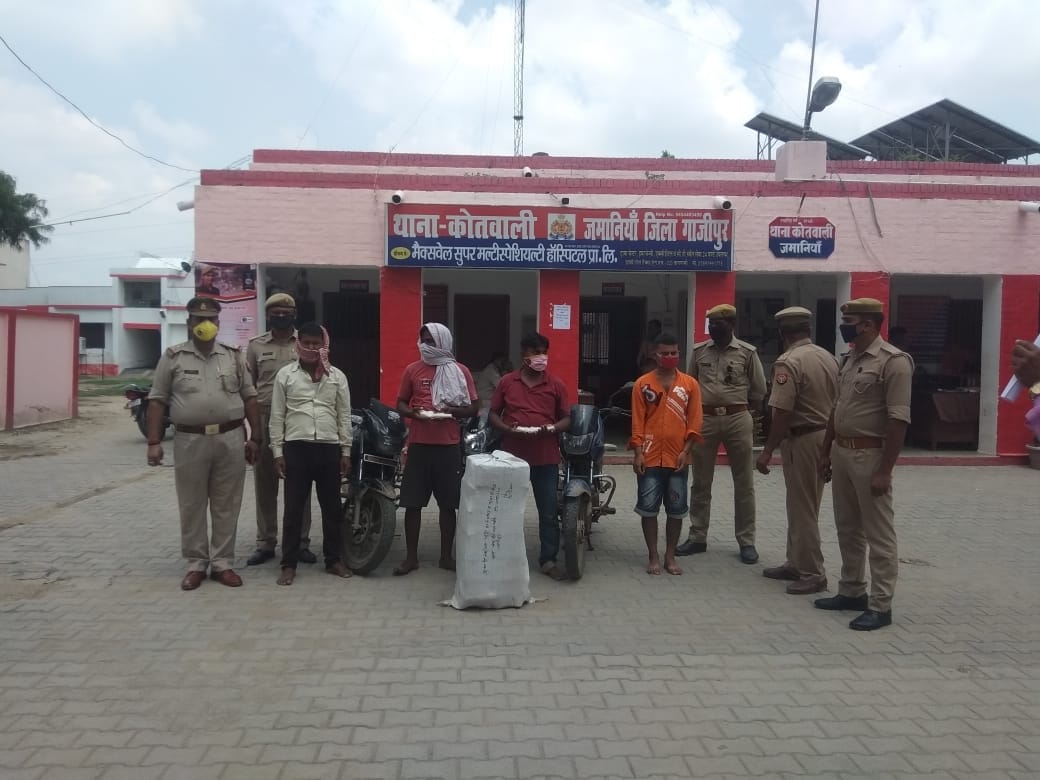 Four smugglers arrested in police custody, 13 cases of liquor recovered