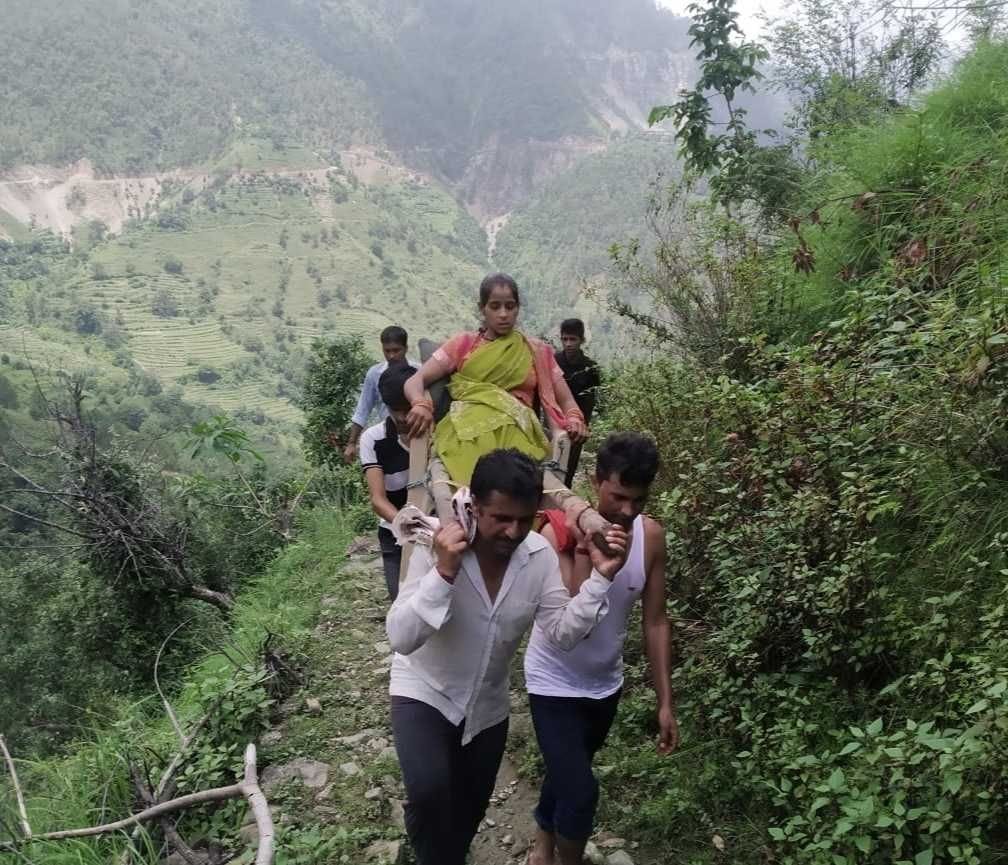 People brought sick woman from Doli for three km