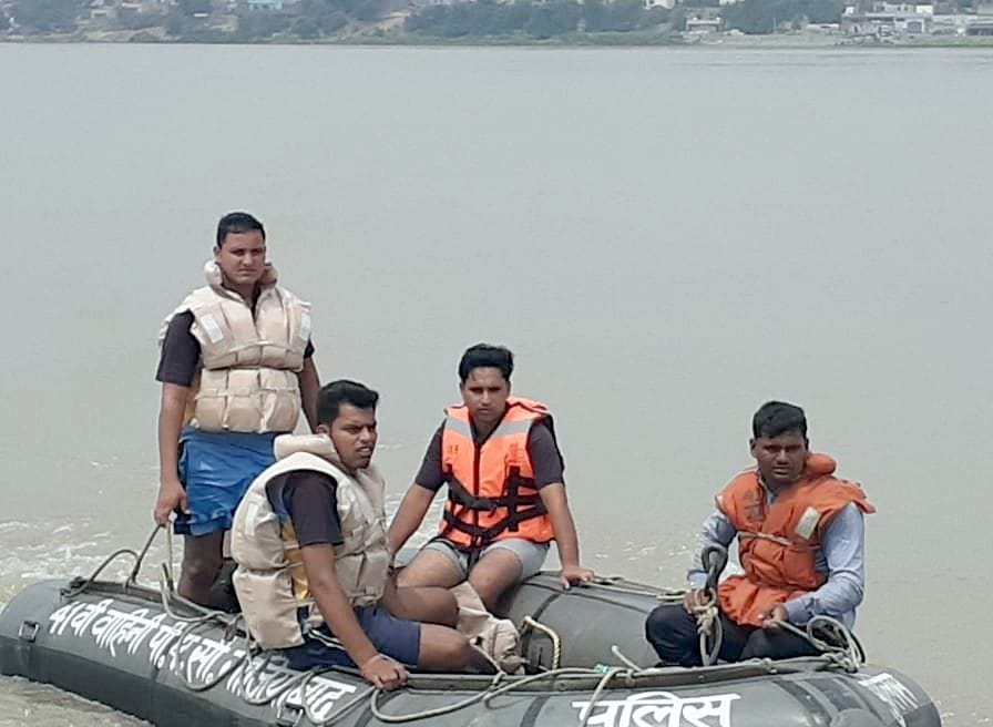 two dead body of woman in sambhal from ganga river