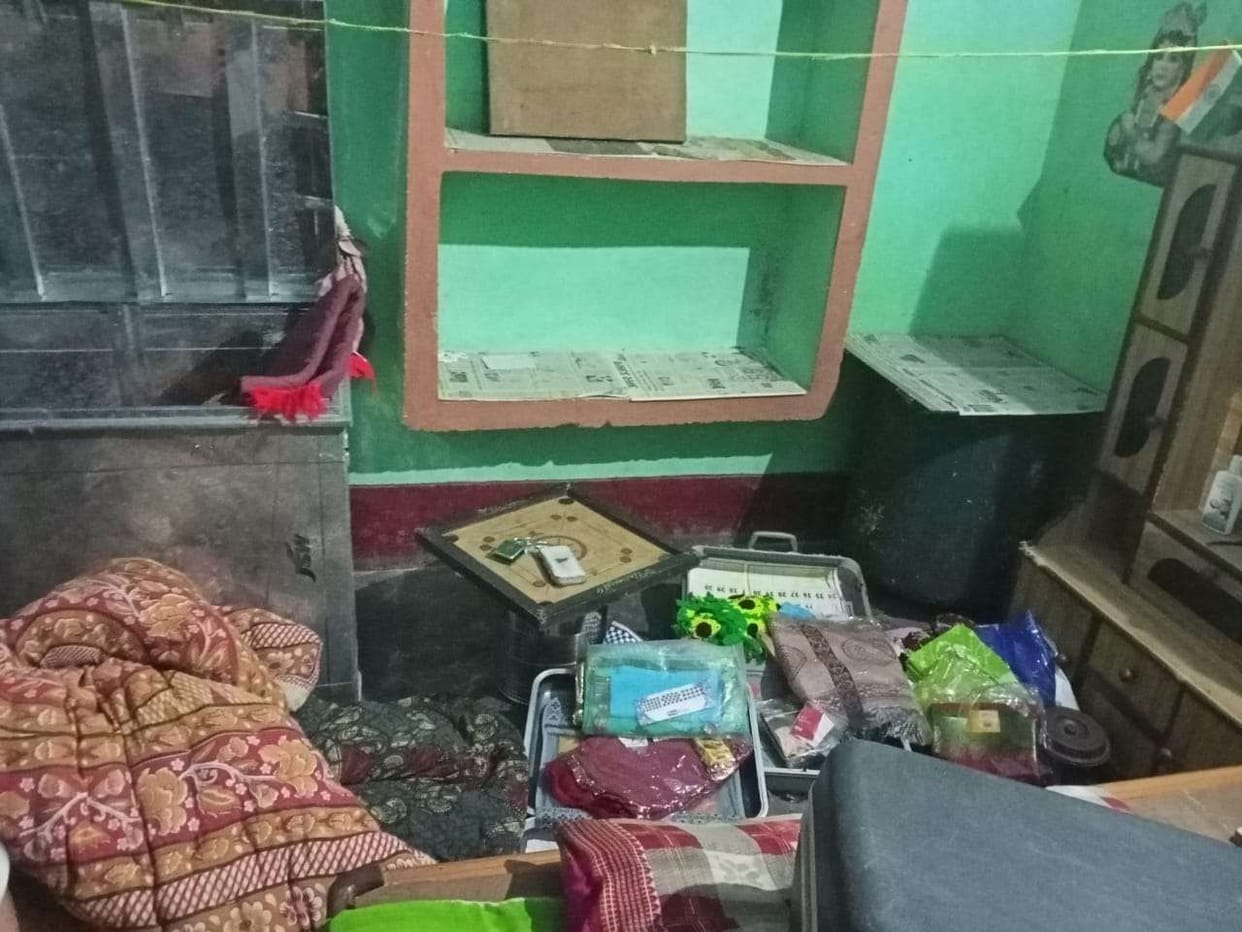 Thieves stole cash and jewelry in Ballia