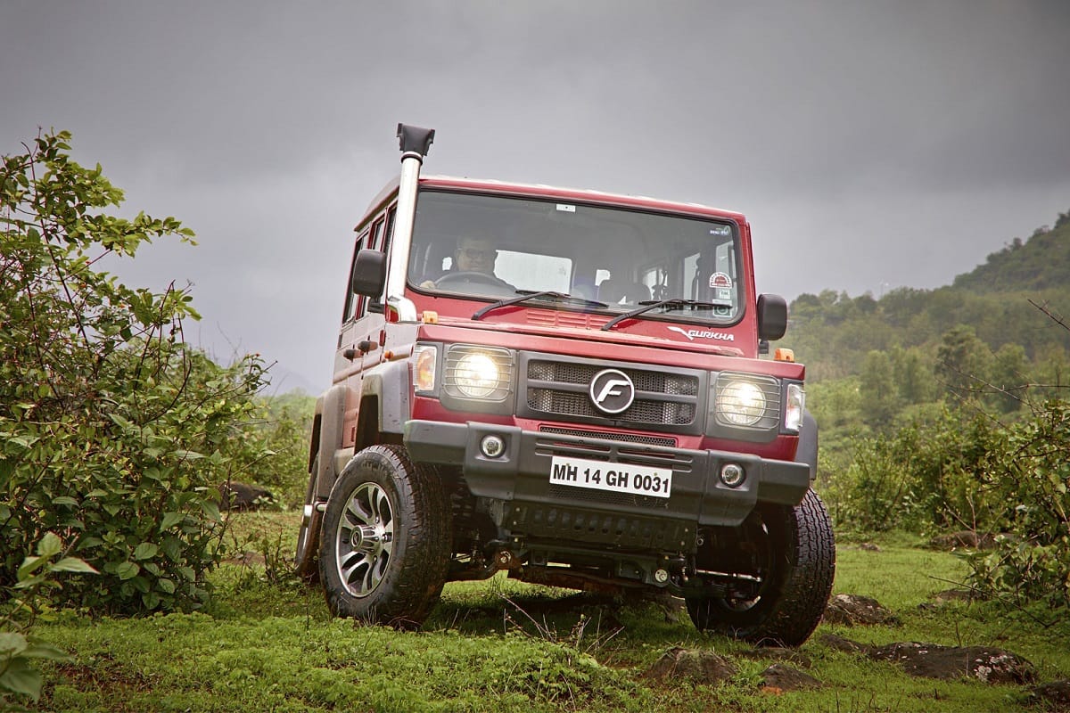 What are the 4X4 four wheel drive variants of popular sports utility vehicles available in India