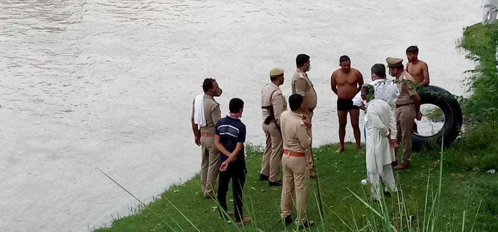 a man reached with bike, walk few minutes and  after jump in the gangnagar over the bridge