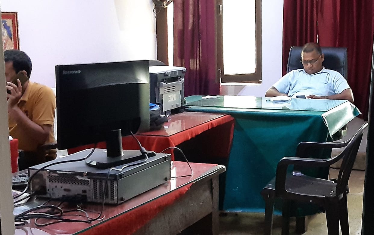 government, office, social, distance, no mask, officers, miss, mathura