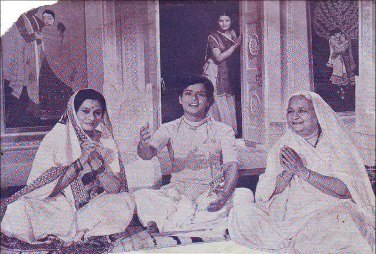 geet gaata chal this day that year series by pankaj shukla 1 july 1975 bioscope Sachin sarika hiren