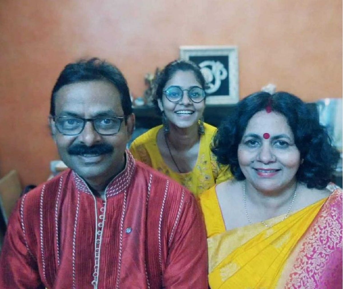 Doctors Day 2020: National doctors day coronavirus doctor with family serve india in pandamic situation in varanasi