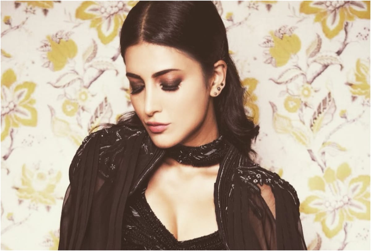 shruti hassan mesmerizing underwater photoshoot goes viral see photos