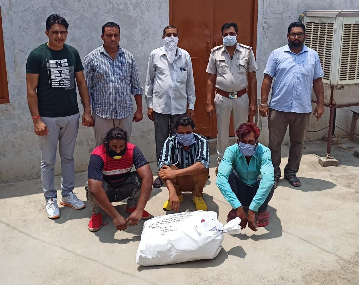 three people arrested with 11900 pills of  drug