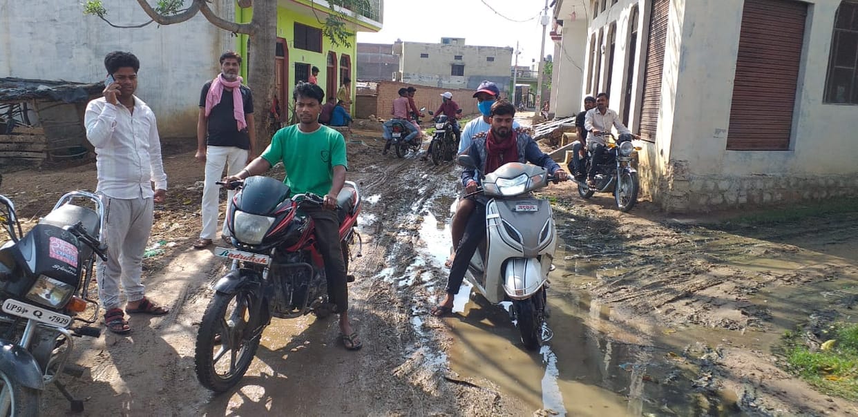 shabby road, people disturbed