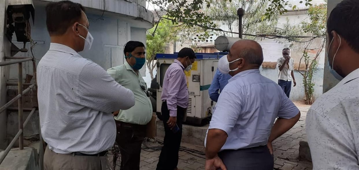 Hathras: The investigation team came on the complaint of the chairman, saw the condition of the pumping stations
