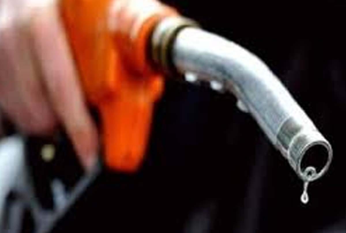 FIR against 25 people for distributing 12 rupees liters of petrol
