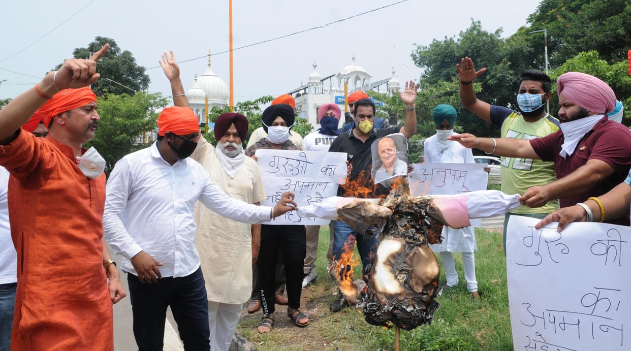 Youth Congress burnt effigy of actor Anupam Kher