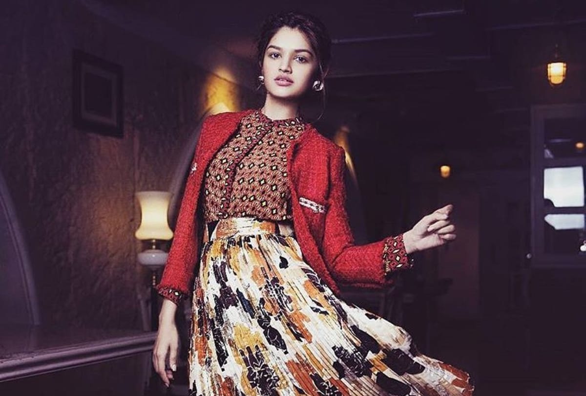bollywood actress tara alisha berry glamorous look and photos