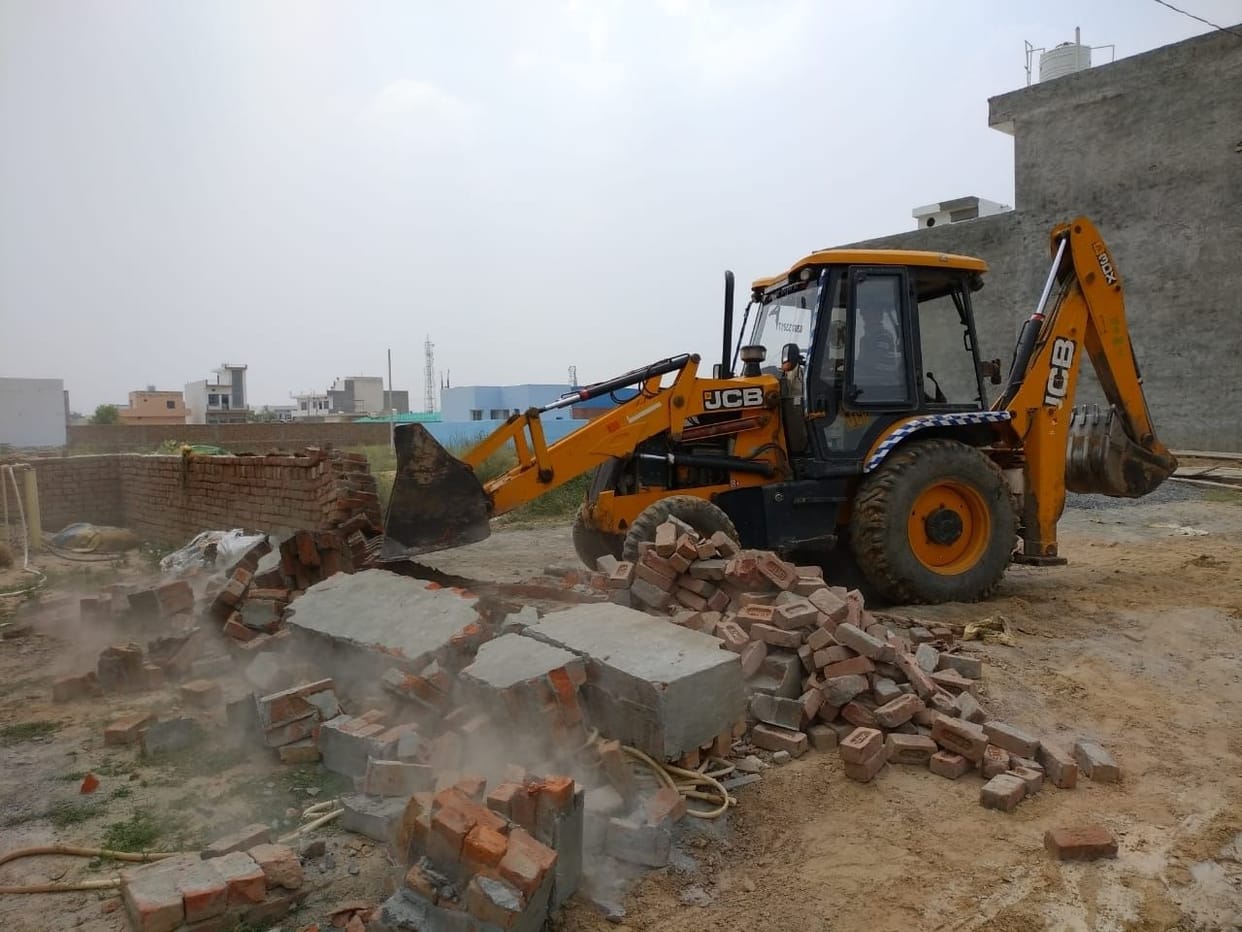 Administration takes action against illegal colonies, houses under construction collapsed