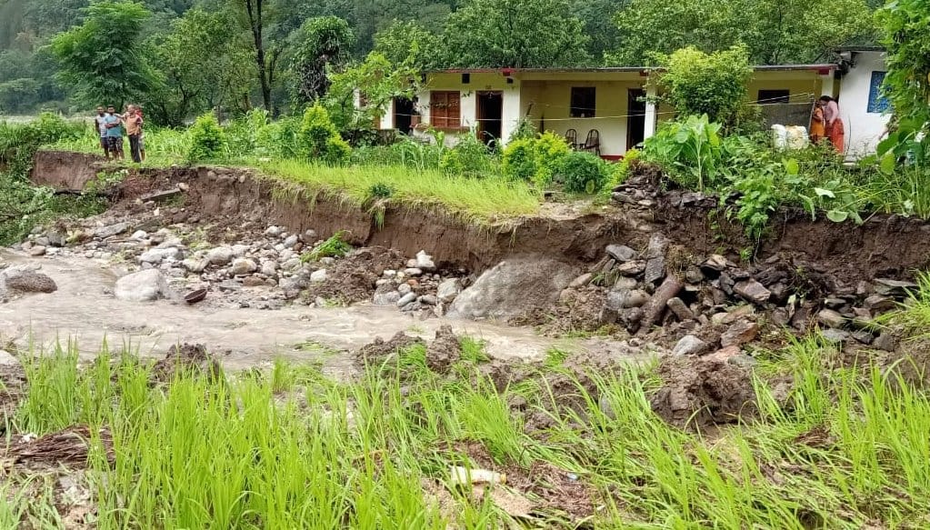 Rainfall in Chhoribgarh caused havoc, eight houses in danger