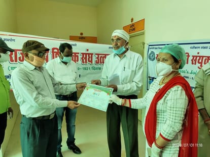 कोरोना वॉरियर्स को प्रशस्ति पत्र दिए गए।