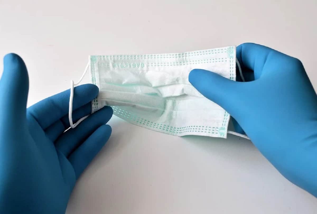 masks material and fabric layers can significantly affect exposure of virus