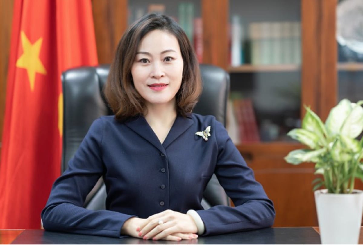 Dashing and stylish look of Hou Yanqi Social media sensation Chinese ambassador in Nepal, had diplomat of China in Pakistan